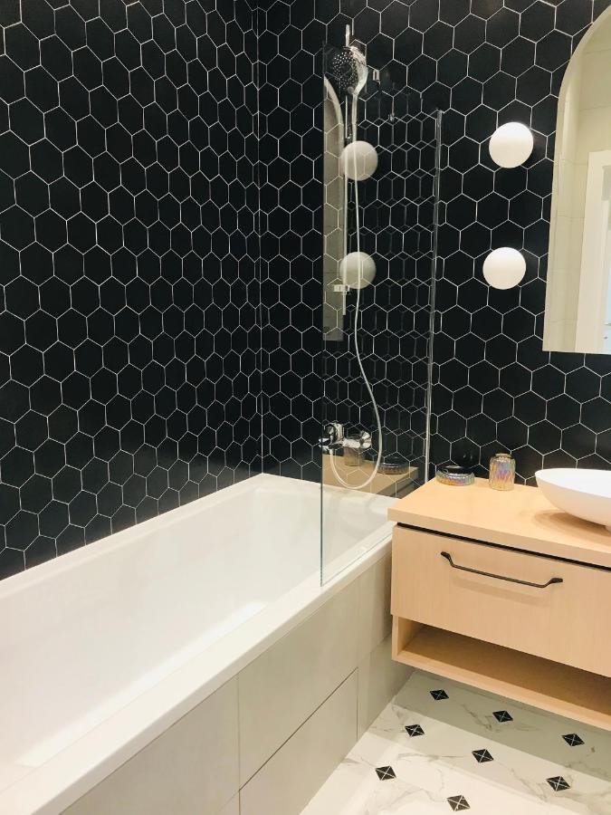 *Luxury Apartment In The City Center* Киев Экстерьер фото